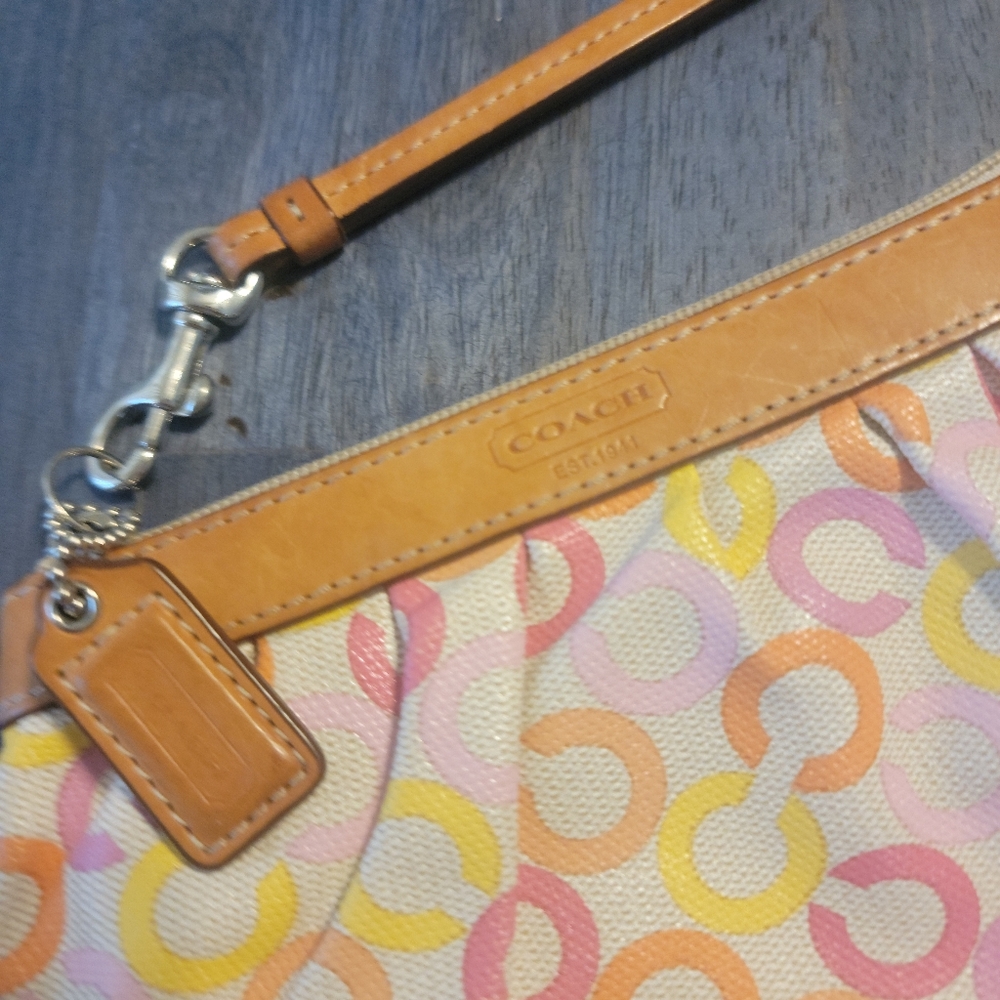 Vintage Coach Wristlet - Picture 2 of 4